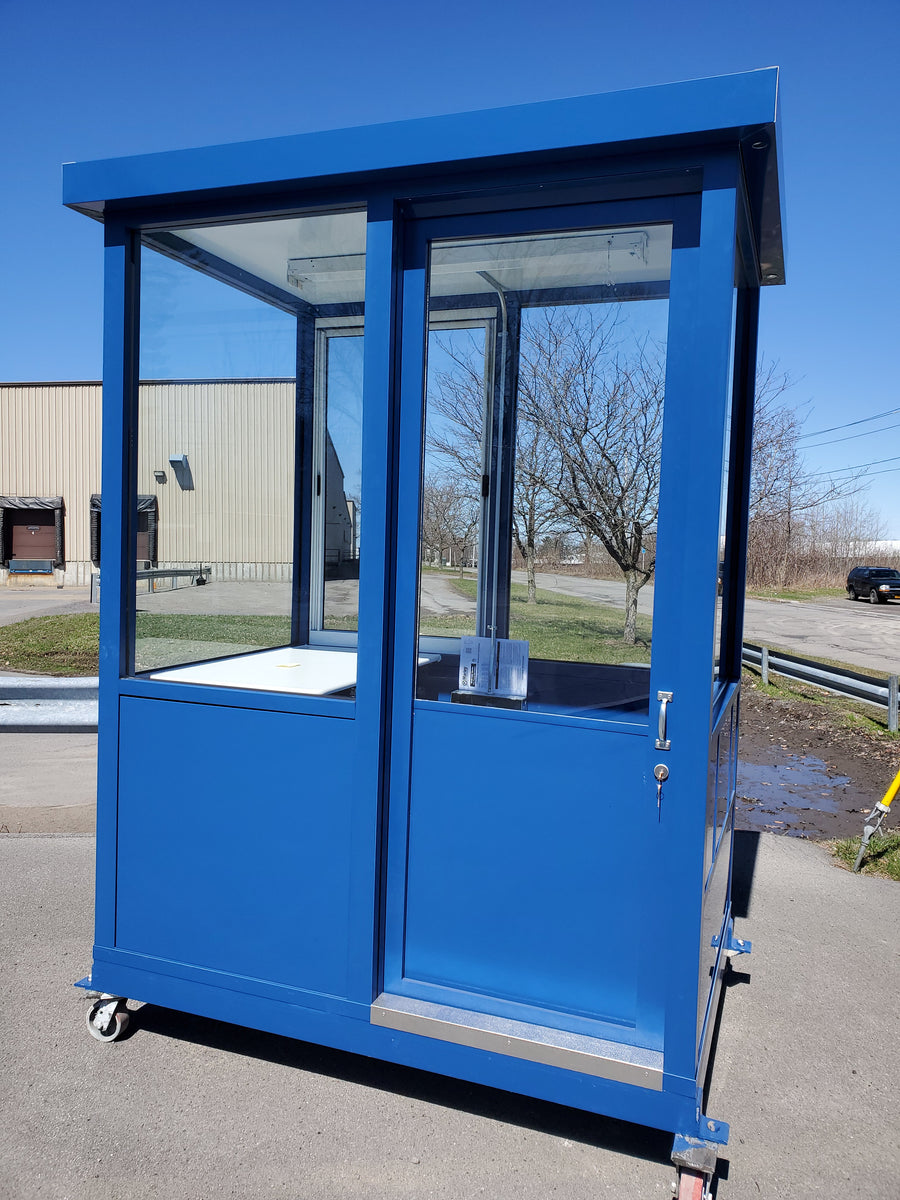 Electrical Test Booth 4 x 6 Blue Prefabricated Guard Booth Equipped With Electrical