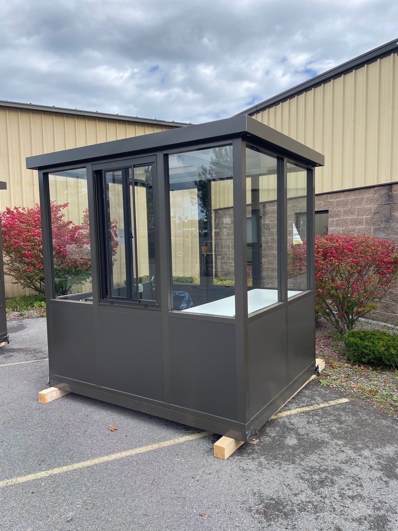 6 x 8 Bronze Prefabricated Guard Booth Equipped With Electrical & A/C